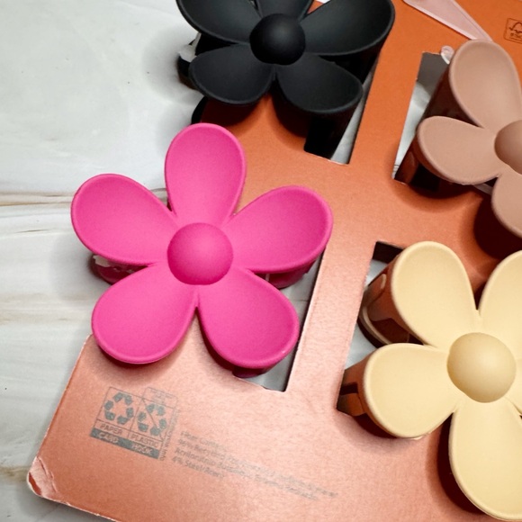 Piper K Flower Hair Clips Set - Pink, Black, Brown, Cream. NWT. - Picture 4 of 5